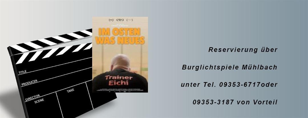 Slider Filmplakat "Im Osten was Neues", R&uuml;ckenansicht eines Mannes, T-Shirt mit Aufschrift "Trainer Eichi"