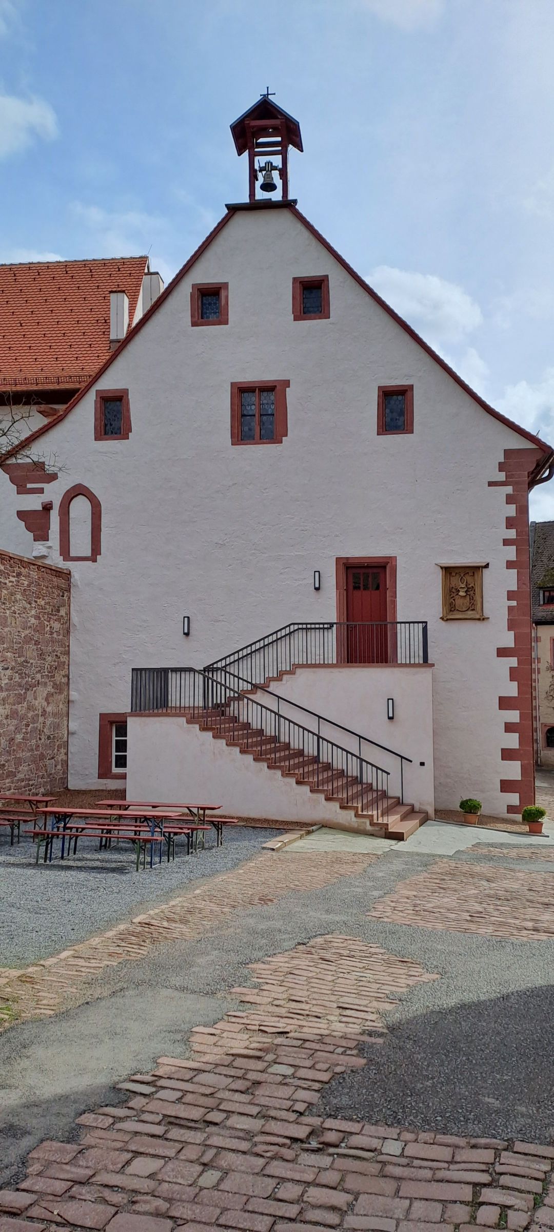 Rothenfels, Ostfl&uuml;gel, mit neuer Treppe zur Burgkapelle